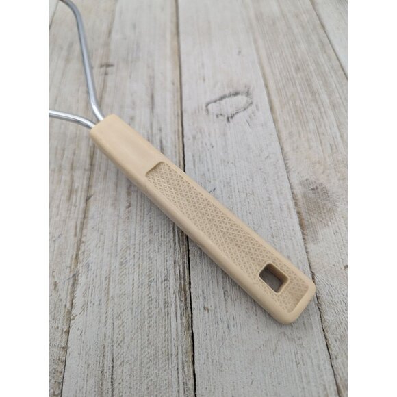 Vintage Potato Vegetable Masher Almond Handle Kitchen Utensil 10" - Picture 5 of 8